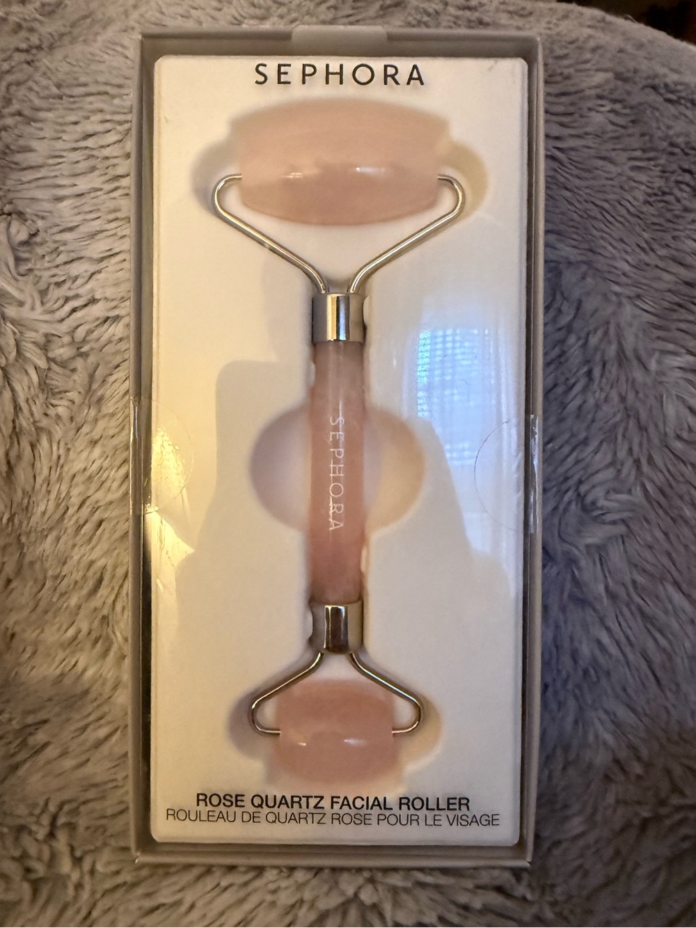 Sephora Dual-Ended Rose Quartz Facial Roller in Light Pink - Picture 3 of 5